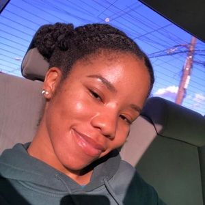 Meet your Posher, Monique